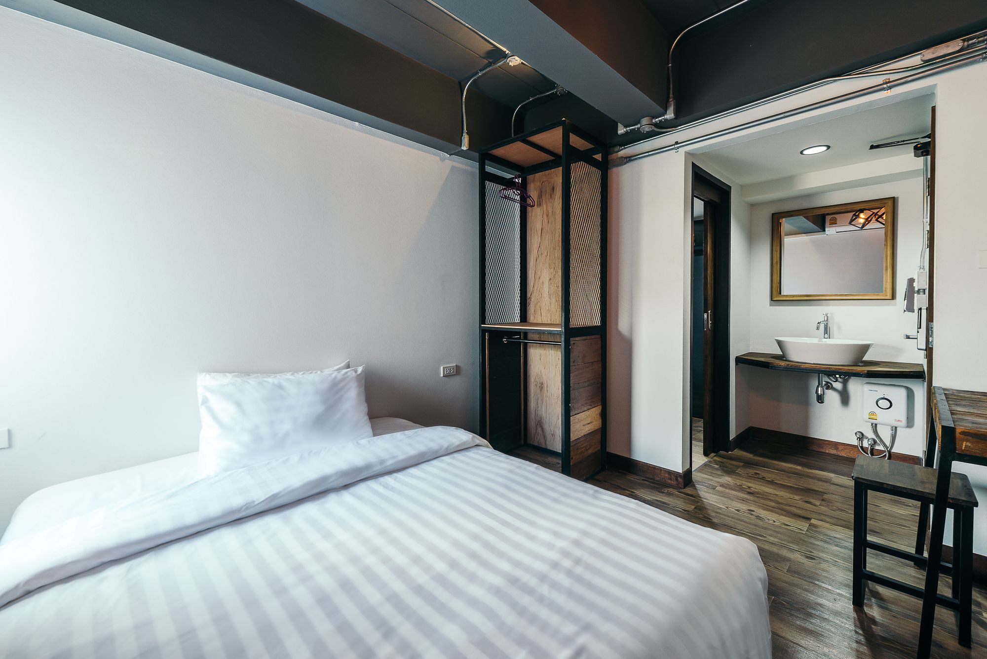 33 Poshtel (Adults Only) Hotel Csiangmaj Kültér fotó