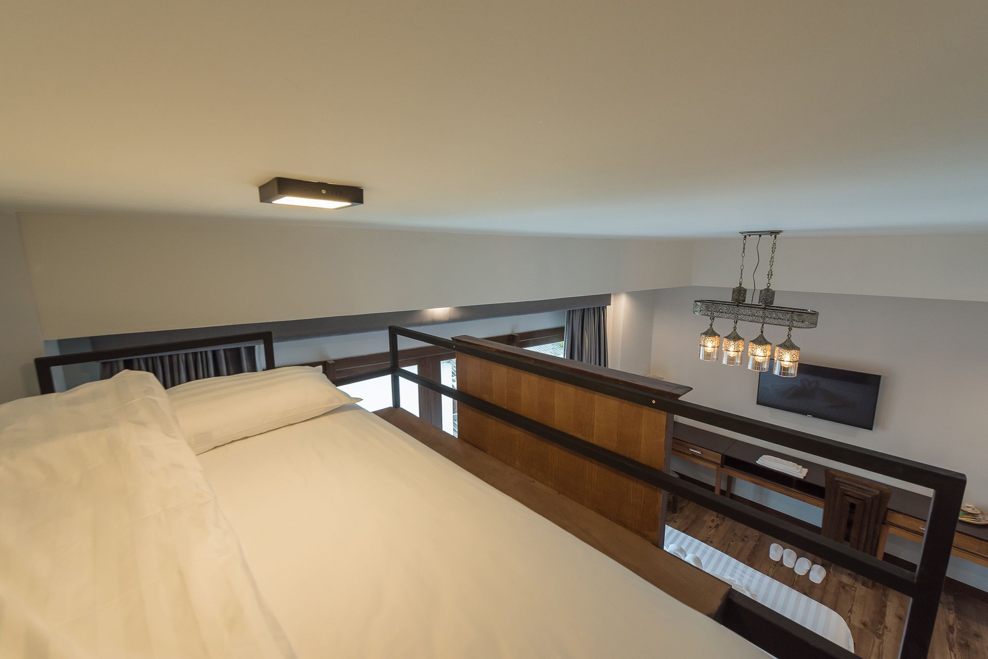 33 Poshtel (Adults Only) Hotel Csiangmaj Kültér fotó